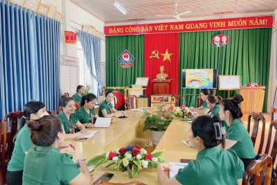 Trường MN Bông Sen tổ chức tập huấn triển khai phòng, chống bệnh về mắt, chăm sóc và bảo vệ mắt cho cán bộ, giáo viên